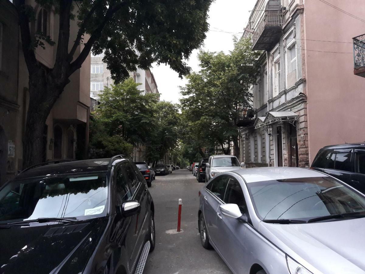 Nino'S Apartment In The Center Of Tbilisi Zewnętrze zdjęcie